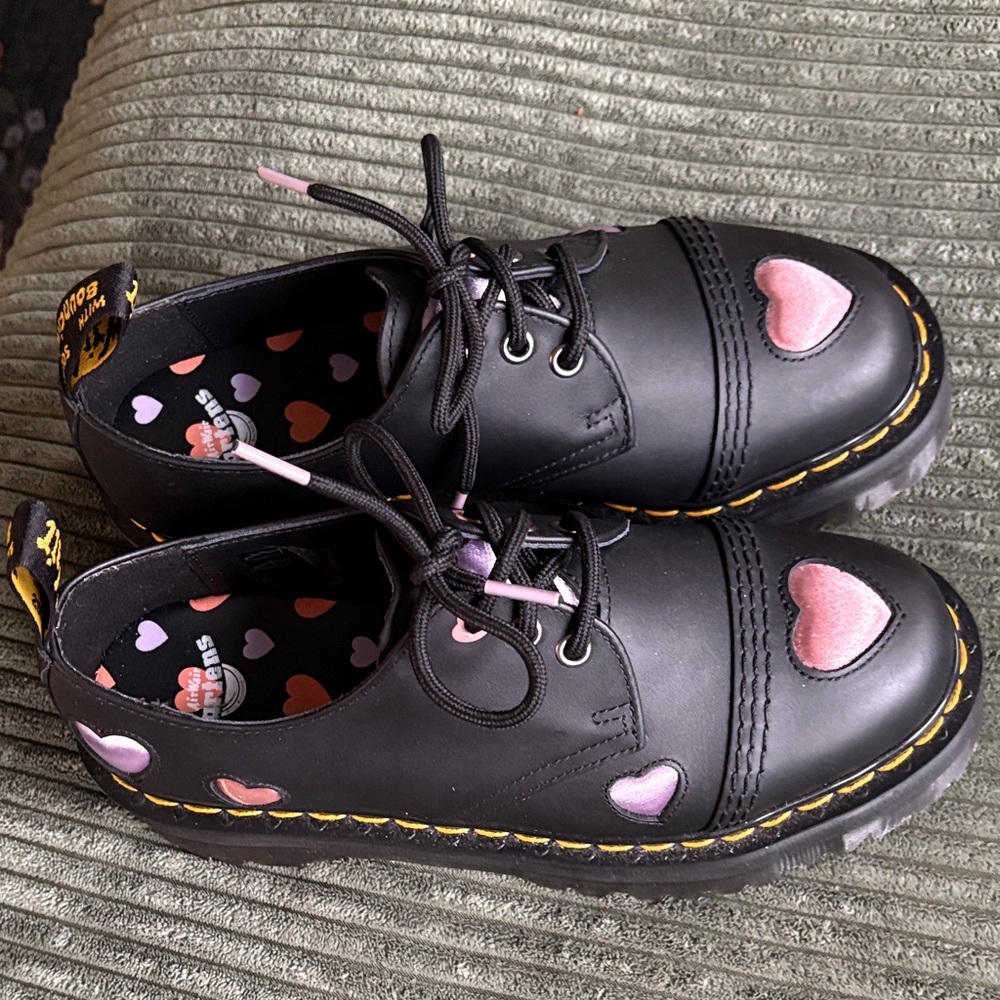 Brand new Dr Martens AirWair 1461 quad heart leather platform oxfords. Size 7